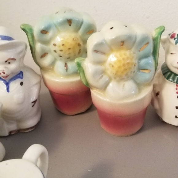 Vintage Shawnee Salt & Pepper Shakers Bundle - Picture 9 of 10